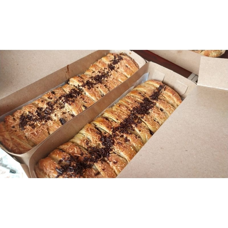 

Banana Strudel Cokelat Keju 30cm