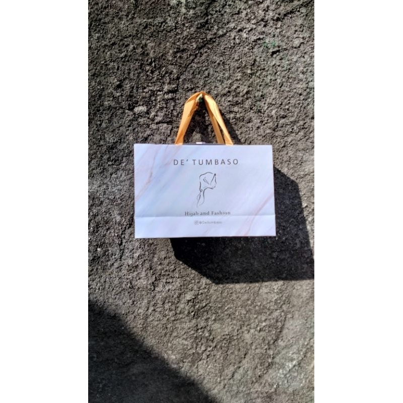 

paper bag hampers by De'tumbaso free kartu ucapan ukuran sedang