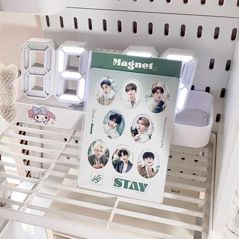 STRAY KIDS - SEASON GREETING 2022 MAGNET PHOTO