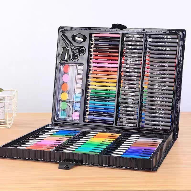 

CRAYON ART SET ISI 150 PERALATAN GAMBAR CRAYON,PENSIL WARNA, CAT AIR, SPIDOL DAN ATK