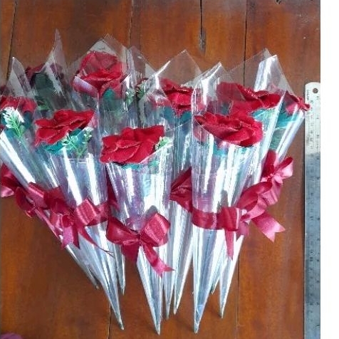 Bunga Mawar Flanel/kado ulang tahun/ kado wisuda/ kado valentine