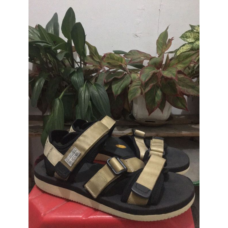 sendal suicoke