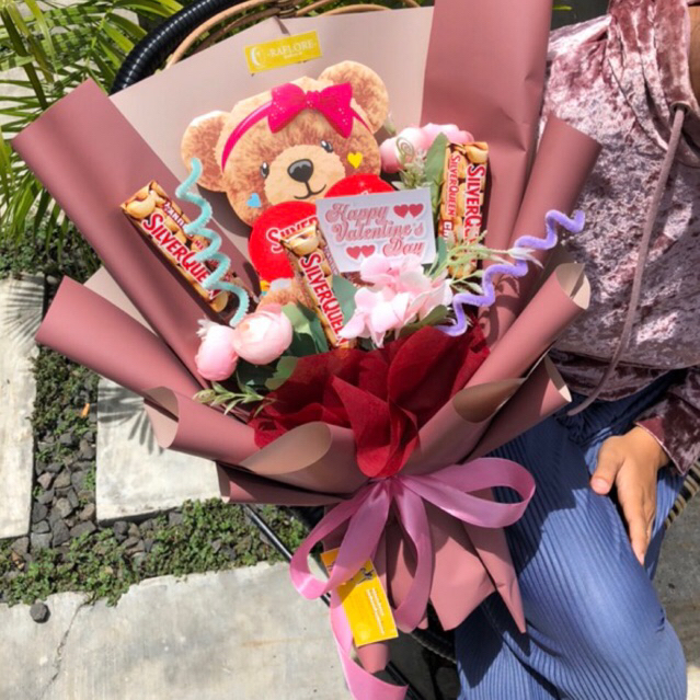 

Buket Valentine | Buket Silverqueen Beruang | Kado Valentine