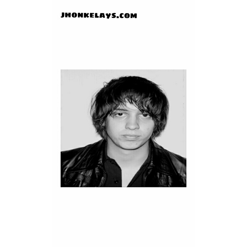 

stiker band vokalis the strokes Julian casablancas bahan anti air uk besar