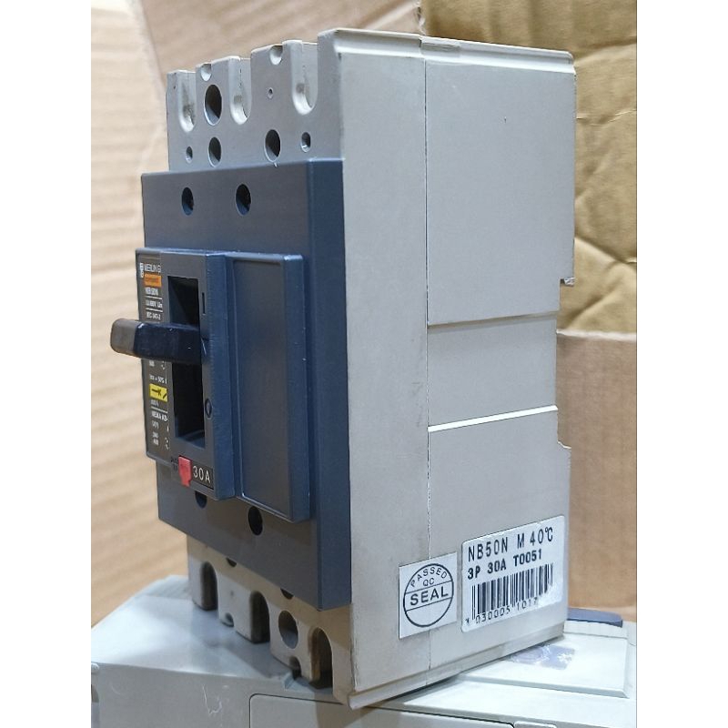 BREAKER MCCB MERLIN GERIN COMPACT NB50N 30A