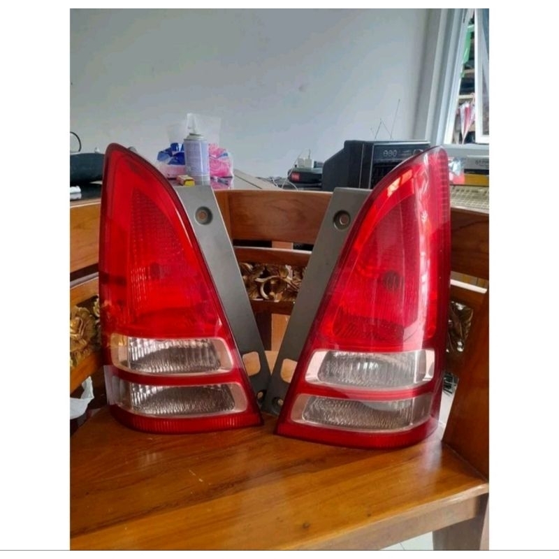 stoplamp lampu belakang innova lama ( original copotan mobil )