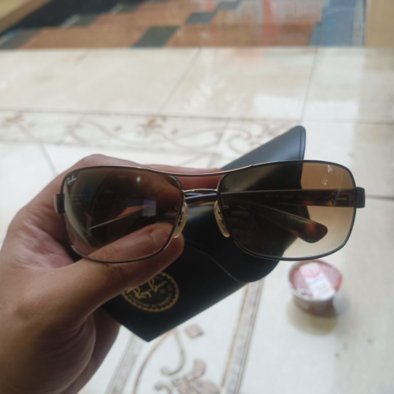 Kaca mata Ray-ban RB3379