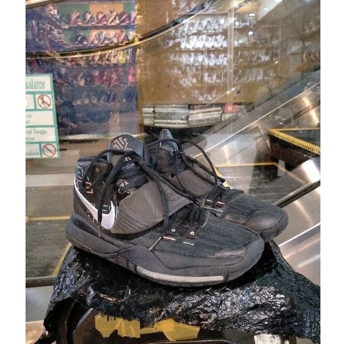 Sepatu Seken Nike Kyrie 6
