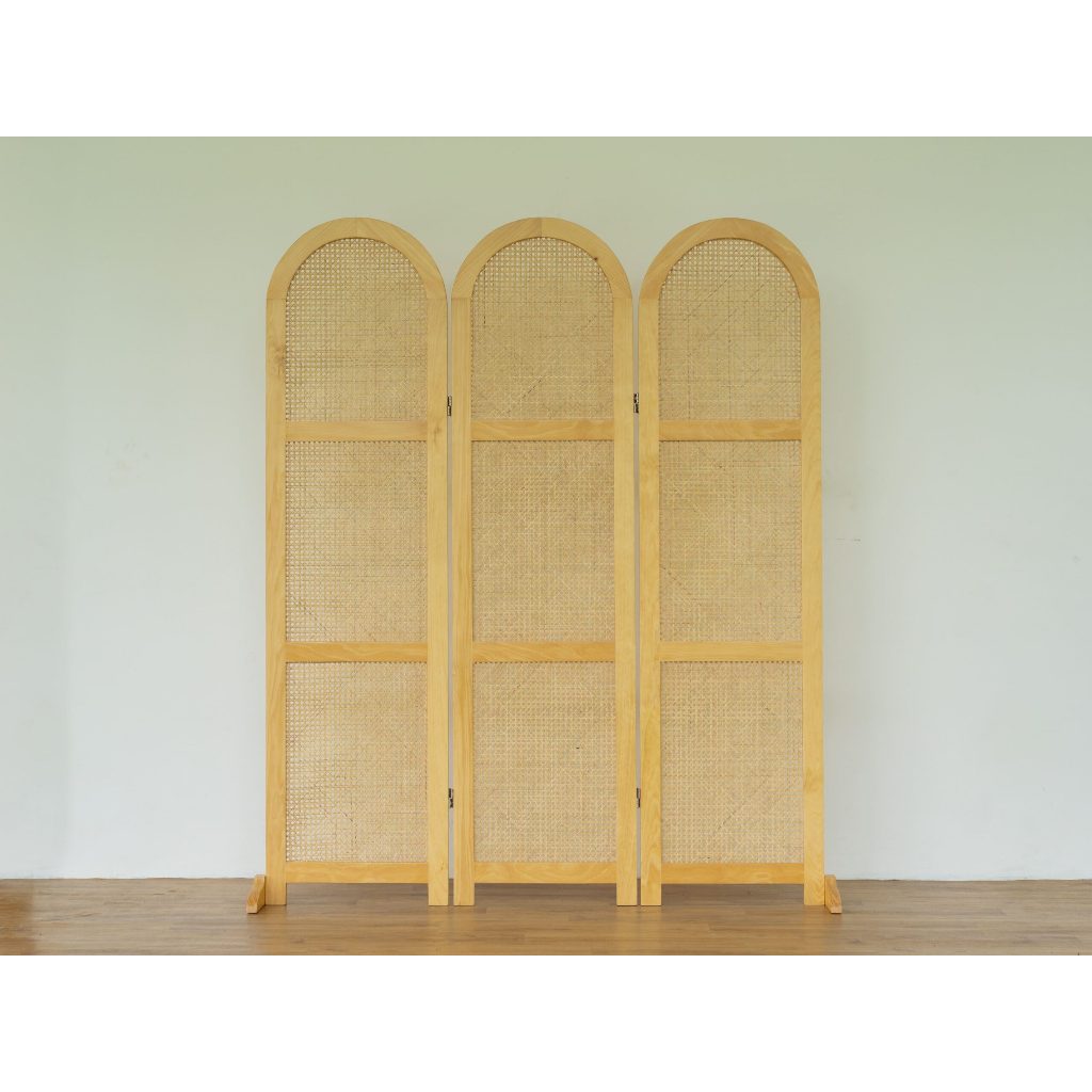 Uwitan Ona Sketsel - Pembatas Ruangan Aesthetic Kayu Pinus Kombinasi Rotan Sekat Ruang Divider Parti