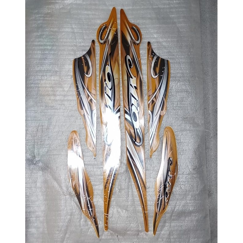 Striping stiker body kanan kiri full set Mio sporty tahun 2010 warna kuning emas Original AAJ
