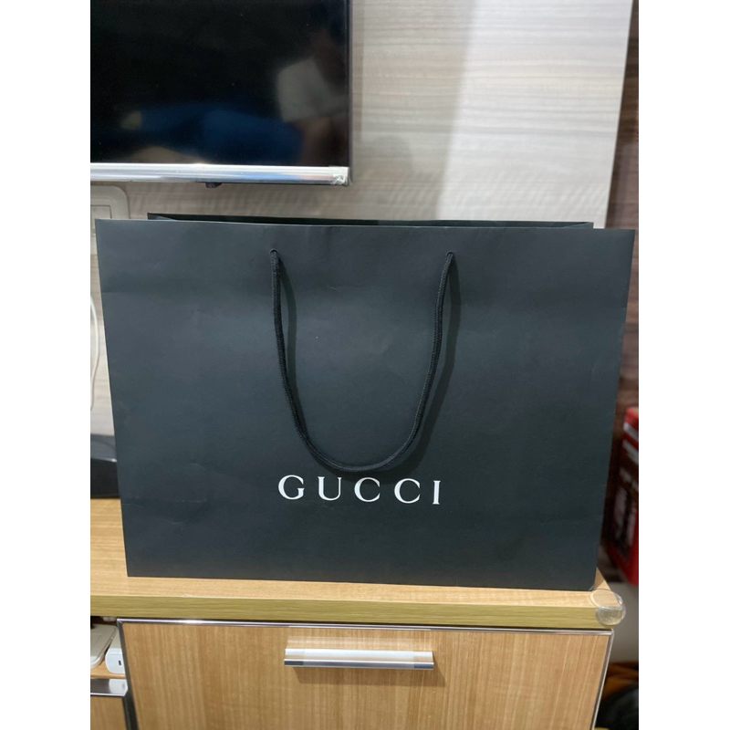 

Paperbag Gucci Black Size Besar 48 x 35.5 x 16.5 cm / Paper Bag Hitam