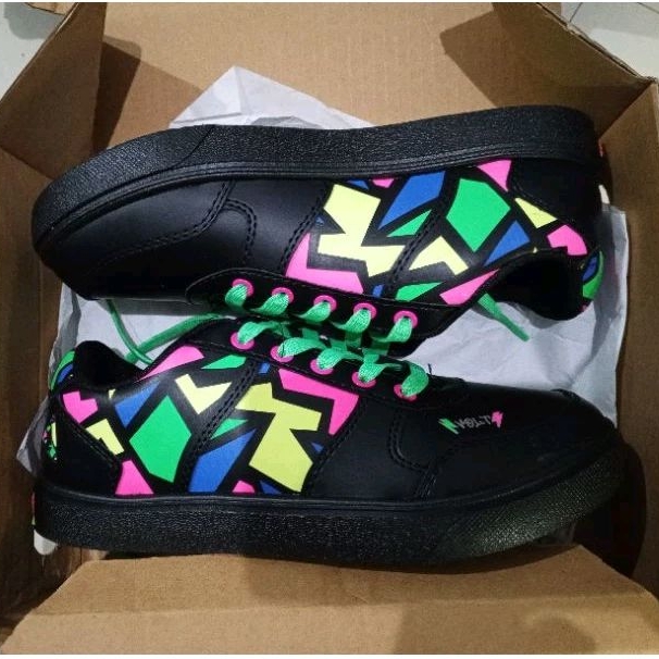 LIMITED EDITION AEROSTREET VOLT NEON STREET