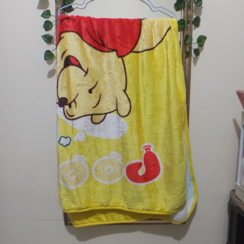 [Preloved] Selimut Bayi Bulu gambar Winnie the Pooh merk Honey