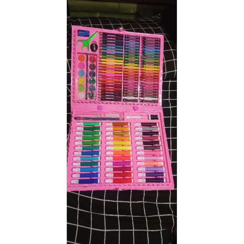 

krayon dan pensil warna 150 piece