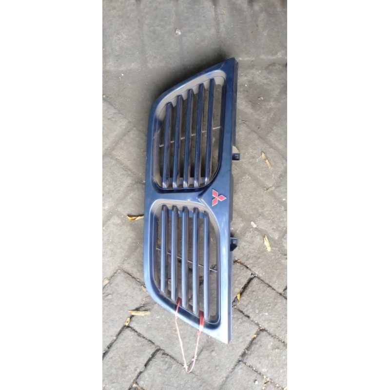 grill mitsubishi kuda 2000