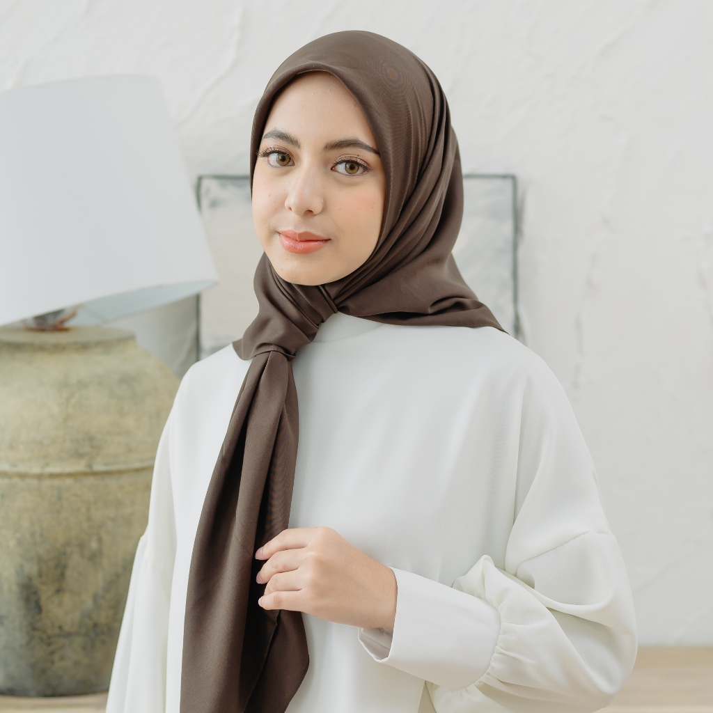 Lozy Hijab - Hana Voal (Hijab Segiempat Bahan Voal Premium)