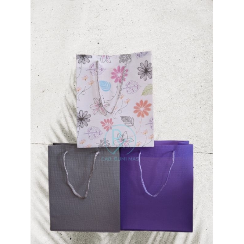 

(1 PCS) PAPERBAG FANCY(22x18x7,5cm)