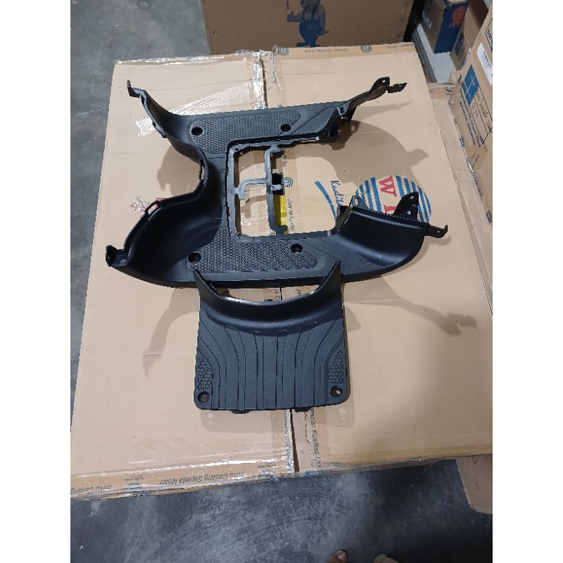 pijakan kaki atas+tutup aki scoopy 2020 2021 2023/footrest atas+tutup aki scoopy new/win produk