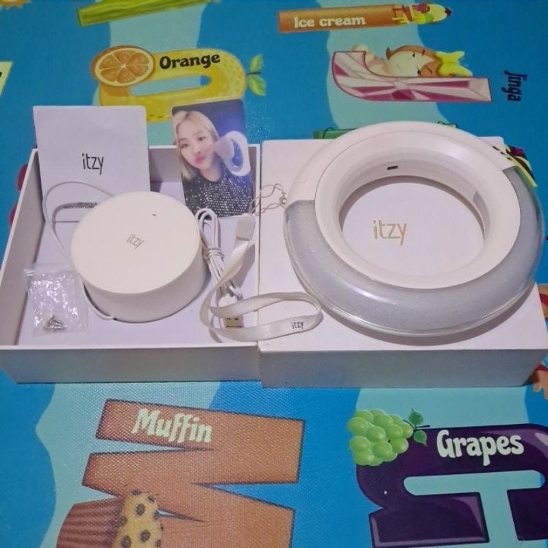 ITZY LIGHTRING (PRELOVED)