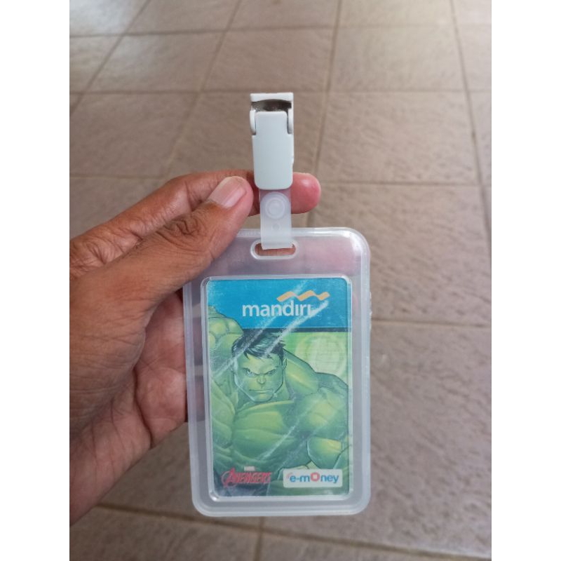

Tempat name tag id card anti percikan air plus jepitan penjepit kerang plastik putih