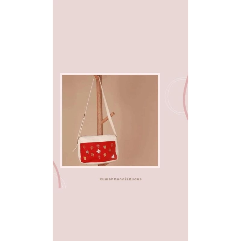 Tas Sling Bag Dannis
