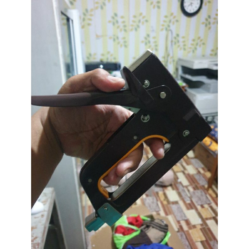 

STAPLER TEMBAK