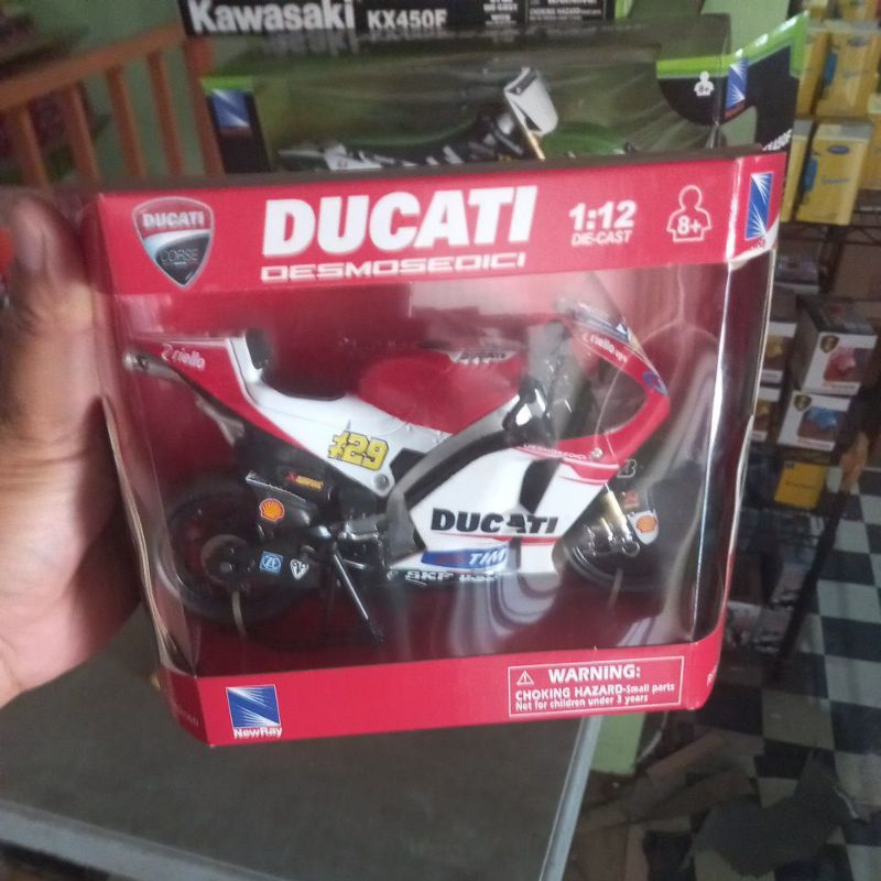Miniatur MotoGp Ducati Skala 1/12 Diecast Andrea Dovizioso Motor gp