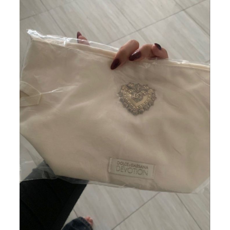 ✿⁠ 𝓜𝓪𝓴𝓮𝓾𝓹𝓒𝓲𝓷𝓭𝔂 Dolce & Gabbana Devotion Drawstring Pouch Limited edition