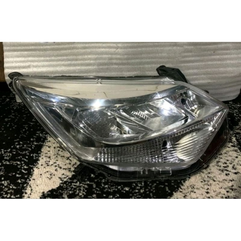 headlamp lampu depan lampu utama calya facelift /sigra facelift ( original copotan mobil )