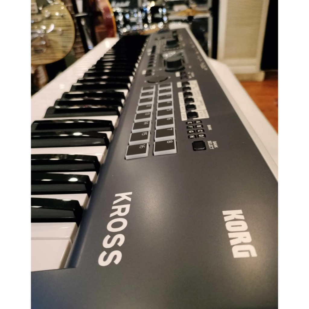 KORG KROSS 2 61 SYNTHESIZER