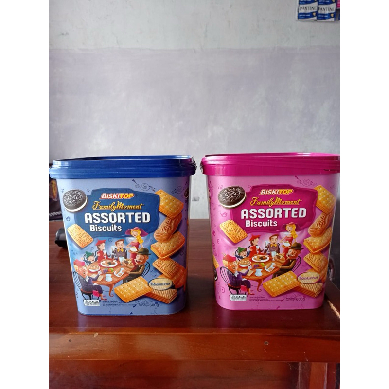 

Biskitop Familly Moment 600g/ Biskuit kaleng/kue lebaran