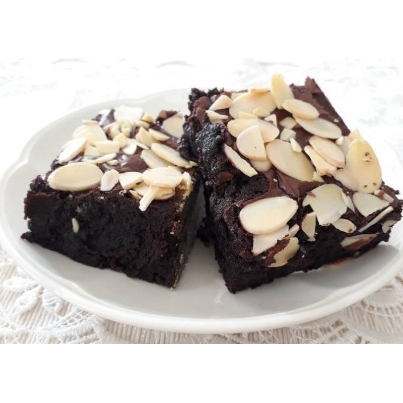 

Fudgy Brownies (topping almond)