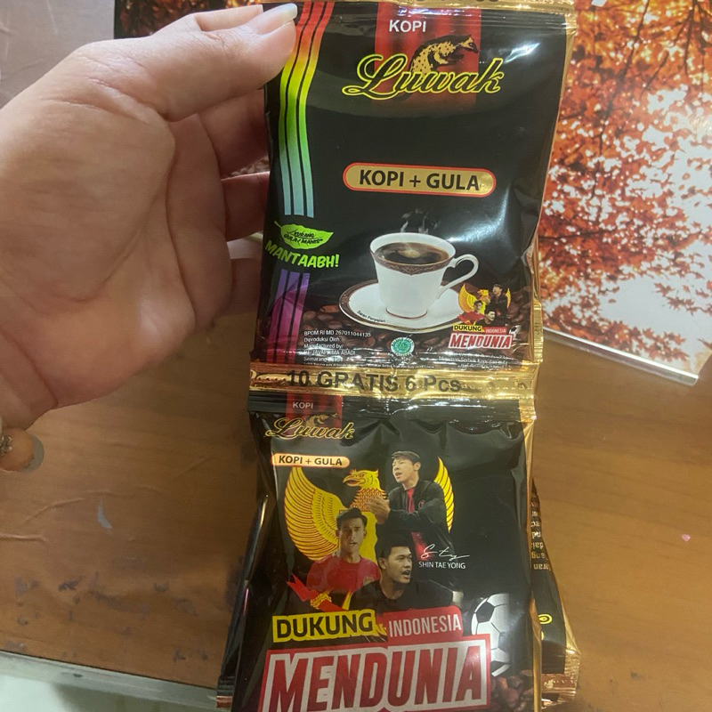 

1 RENTENG/ 1 RENCENG KOPI LUWAK HITAM ISI 16 PCS