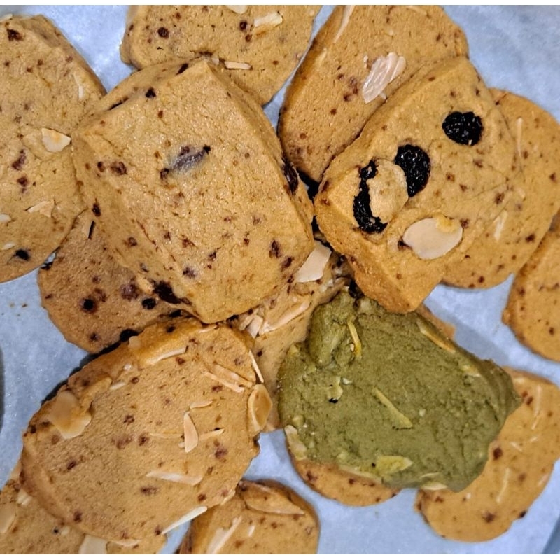 

Almond Choco cookies / kue kering isi almond Choco chips / hampers lebaran hampers imlek hampers natal