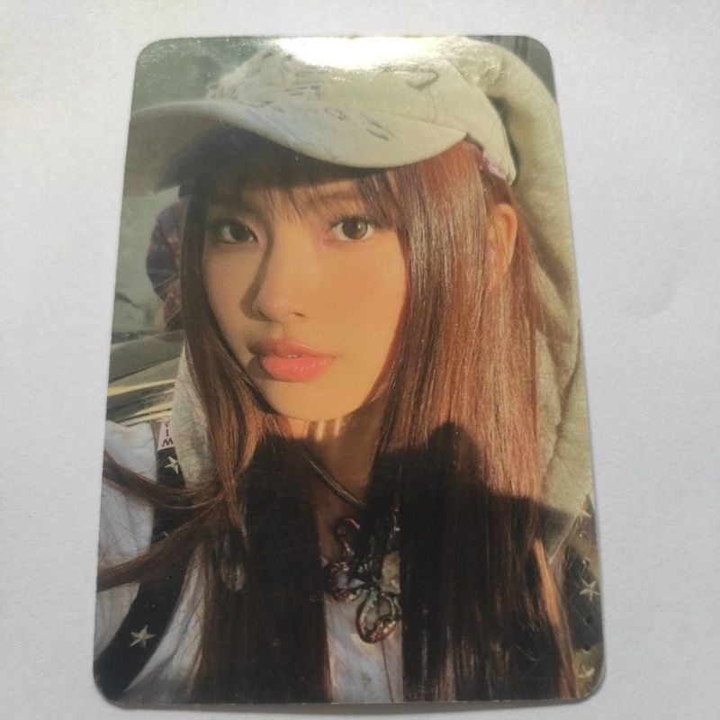HYEIN OFFICIAL PHOTOCARD OMG (damage)