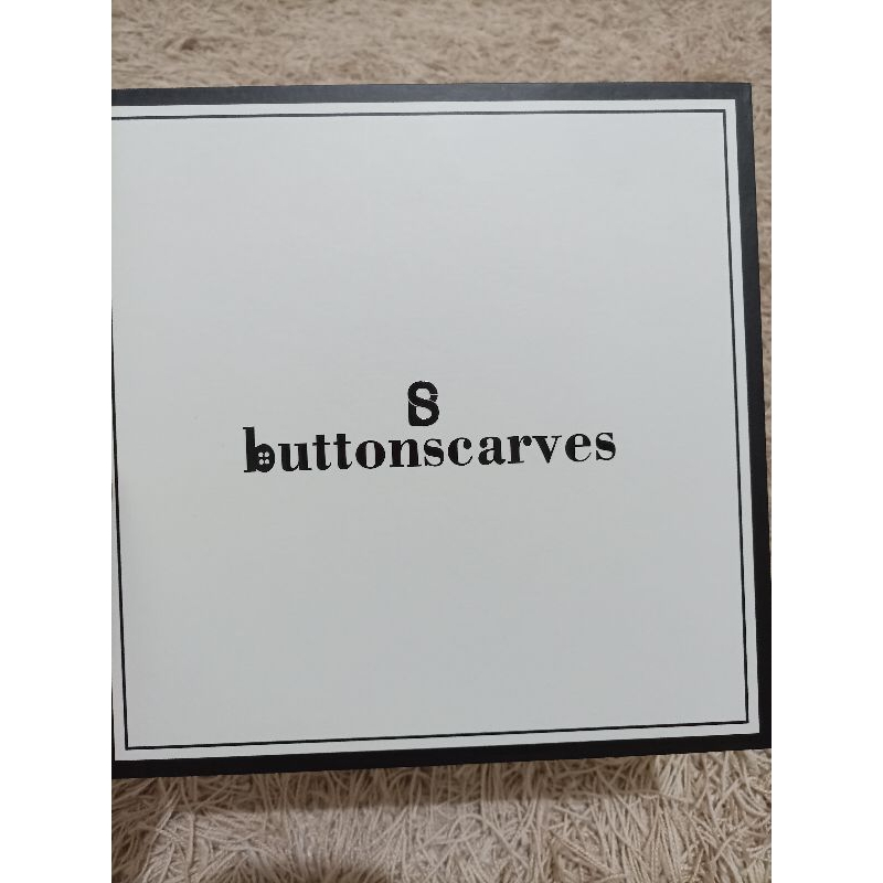 

Box/Kotak Buttonscarves Original Kelly Square