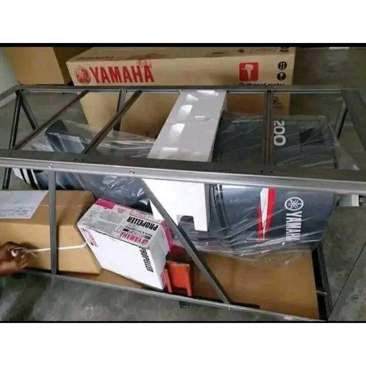 Yamaha Outboard 200PK - Motor Tempel 2-Tak 200HP