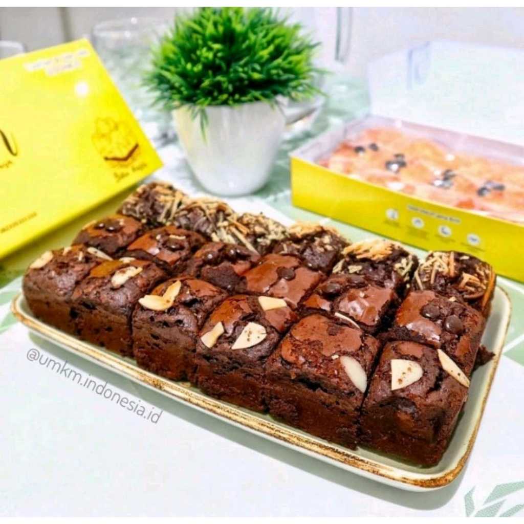 

Brownies 20x10 ( isi 18 pcs) Panggang Nyoklat Banget Dark Coklat