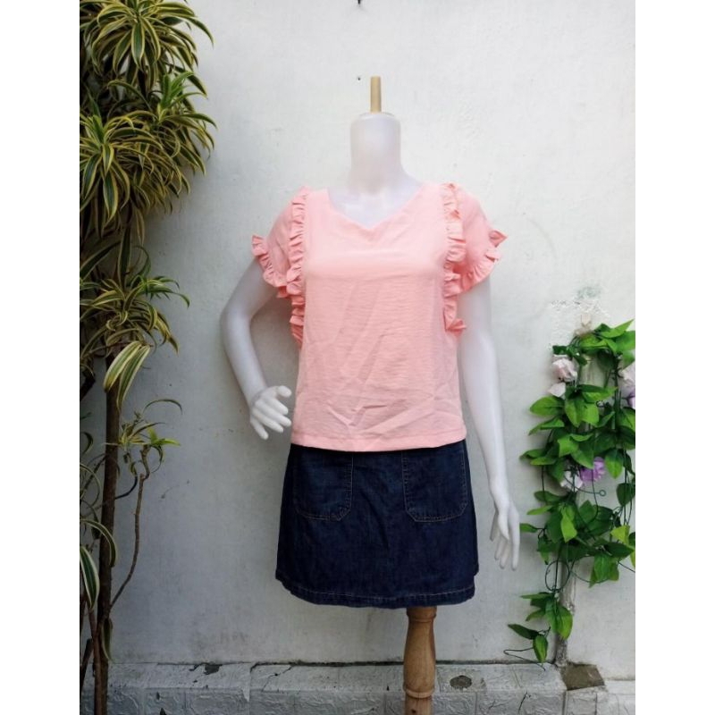 atasan wanita ruffle warna peach