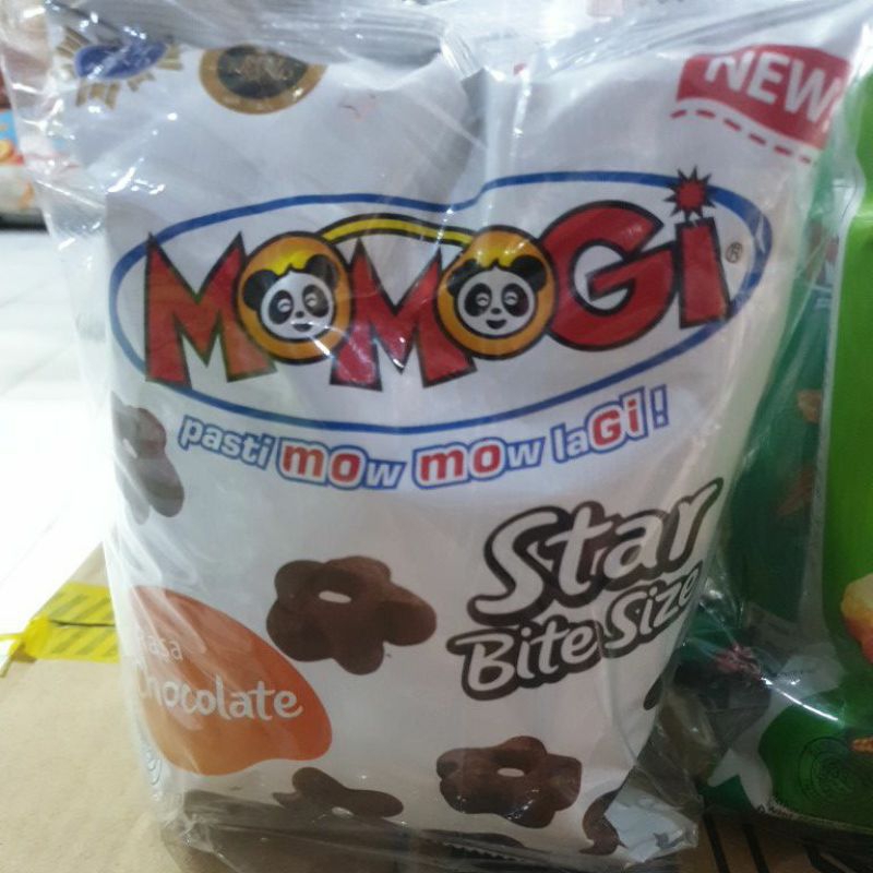 

snack momogi / ciki momogi / 1 pak isi 5 bungkus