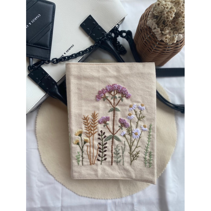 

SAMPUL BUKU EMBROIDERY TEMA FLORAL A5