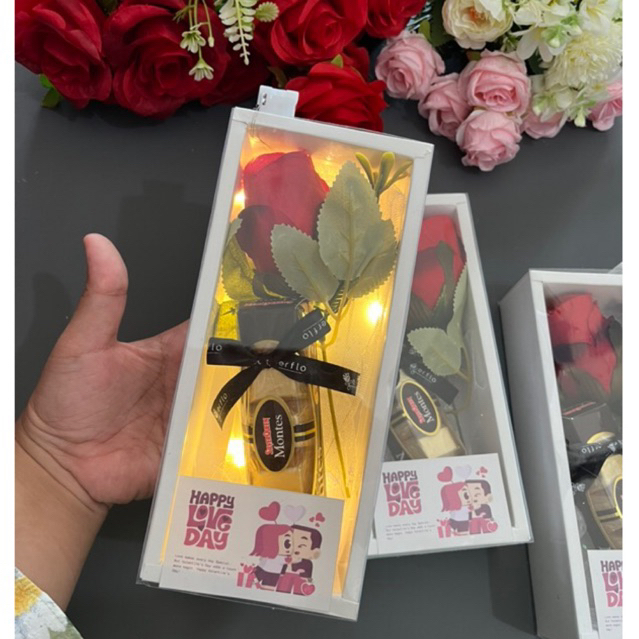 

Box hampers coklat montes single rose lampu hari guru valentine wisuda
