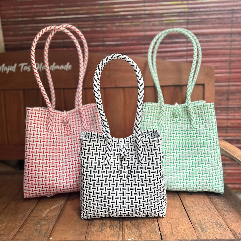 MAJID TAS HANDMADE - TAS JALI KLASIK PUTIH GARIS GARIS
