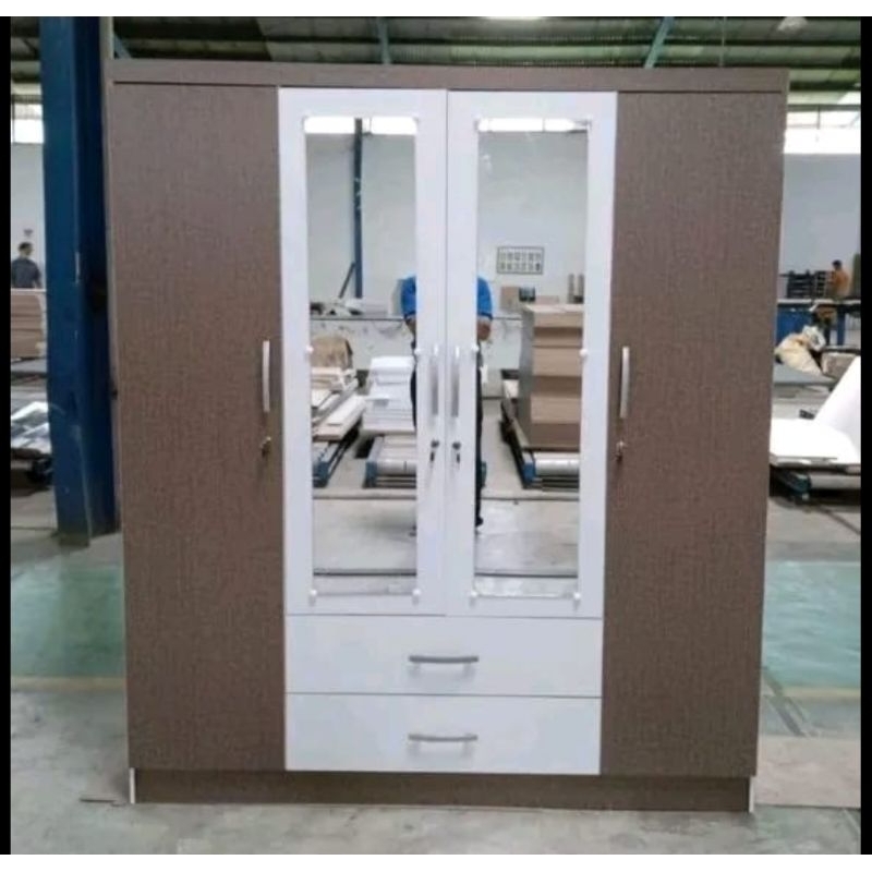 Lemari Pakaian 4 pintu