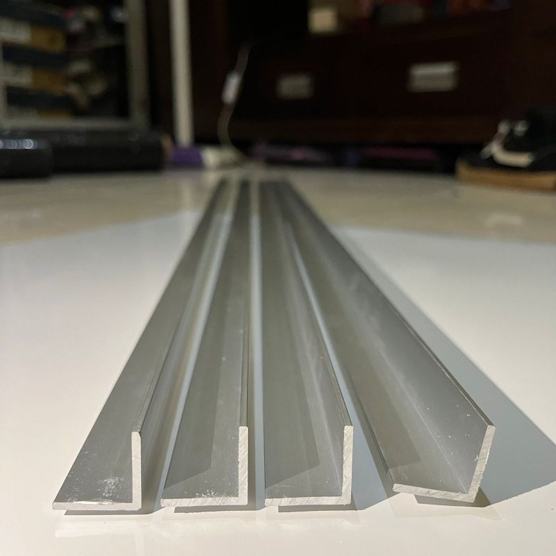 RB LIST SIKU ALUMUNIUM UKURAN 2 CM X 2 CM TEBAL 2 MM
