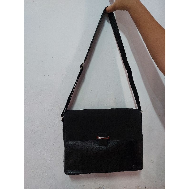 Martell sling bag
