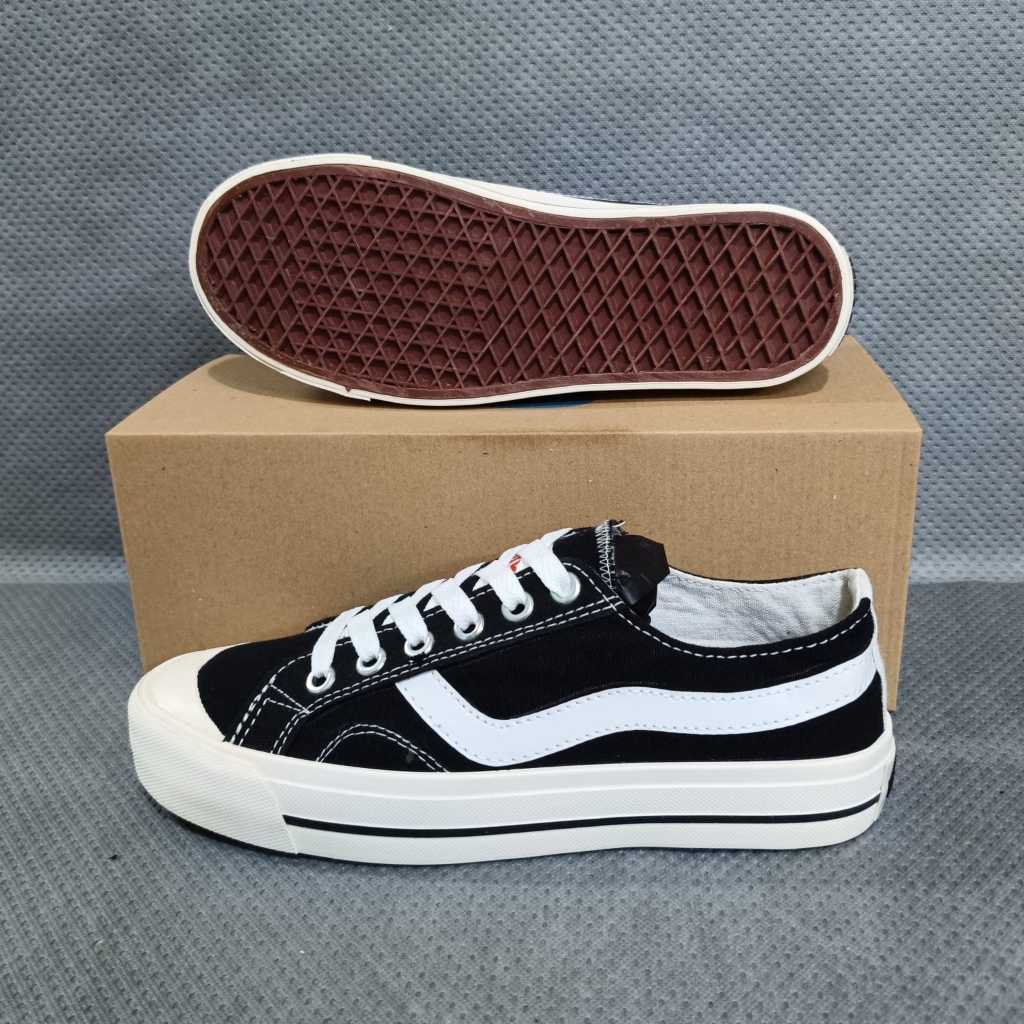 SEPATU CEWEK SEPATU HITAM PUTIH