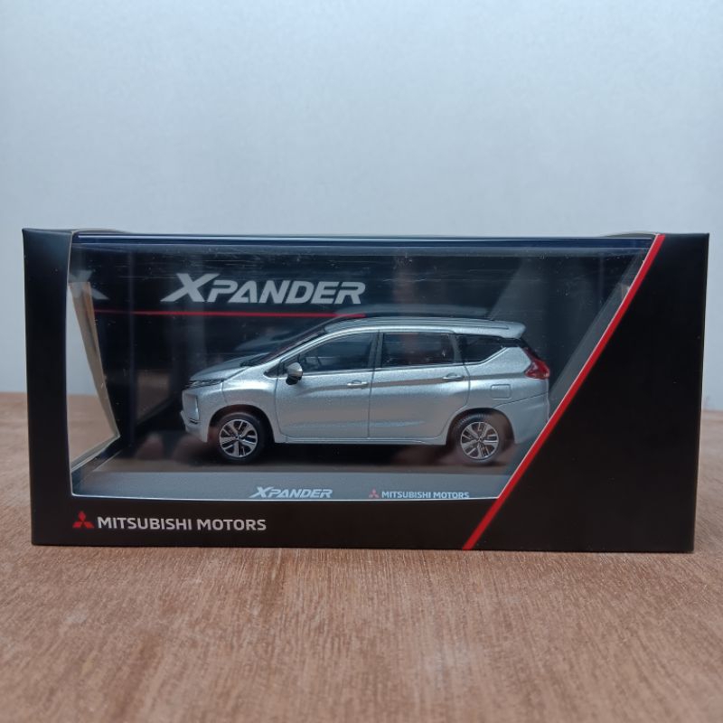 diecast mobil mitsubishi xpander
