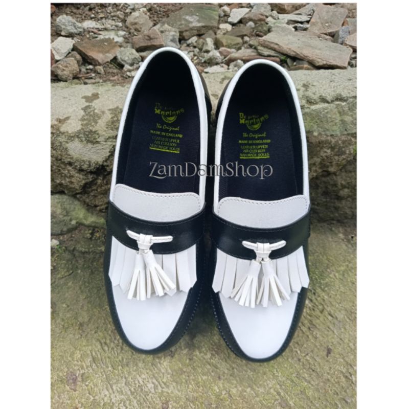 sepatu docmart wanita motif rumbai/slip on lucu kekinian/sepatu docmart hitam putih