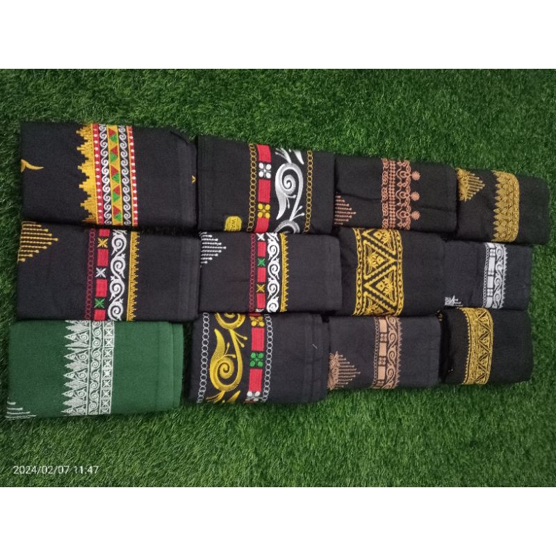 Sarung Bordir Pintu Aceh Kombinasi Gayo Hitam Bordir Kuning dan Putih